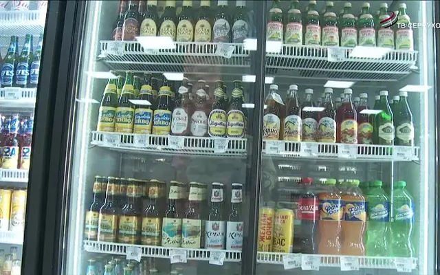 全自动贴标机设备,立式贴标机,标签贴标机